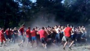 VIDEO Ultrasii au devenit domni: se omoara in bataie, dar organizat