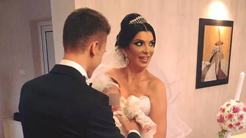 Fanii au luat-o razna când au observat ASTA într-o fotografie cu soţul şi fetiţa ANDREEI TONCIU! 