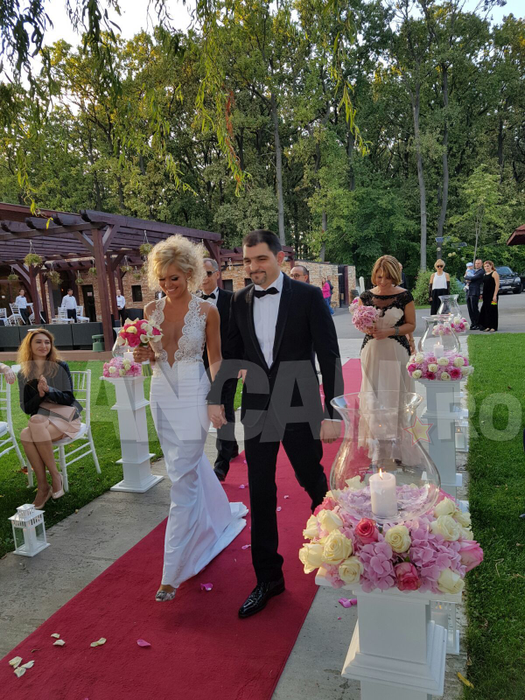 Fiul vitreg al lui Dinu Patriciu, nuntă pe malul lacului. Şi-a dus mireasa la altar cu elicopterul!