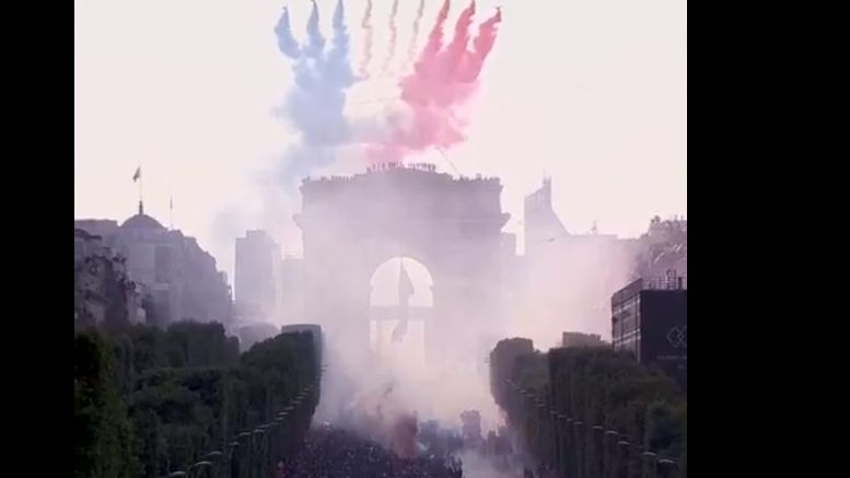 Sute de mii de francezi au sărbătorit pe Champs Elysee, după victoria de la Campionatul Mondial 2018