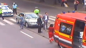 Accident periculos în Capitală! Bunică şi nepoată, lovite pe trecerea de pietoni!