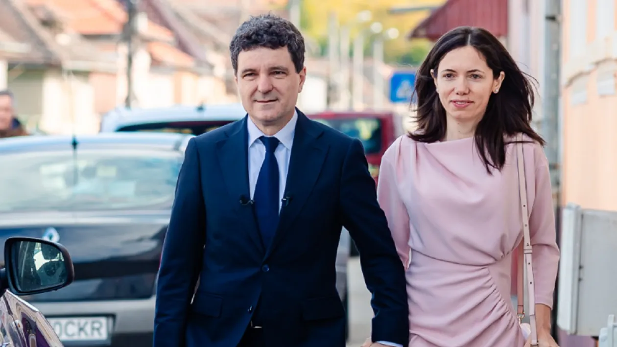 Motivul REAL pentru care Mirabela, iubita lui Nicușor Dan, a lipsit de la ceremonia de învestire. Doar fiica cuplului a fost prezentă