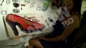 Petrecere discreta pentru Ioana Visan de ziua onomastica! "Romanca lui Berlusconi" a avut tort in forma de pantof