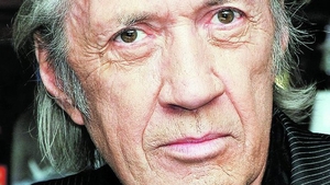Indragitul actor al filmelor cu arte martiale a fost gasit mort in circumstante dubioase. David Carradine, sinucidere sau executie?