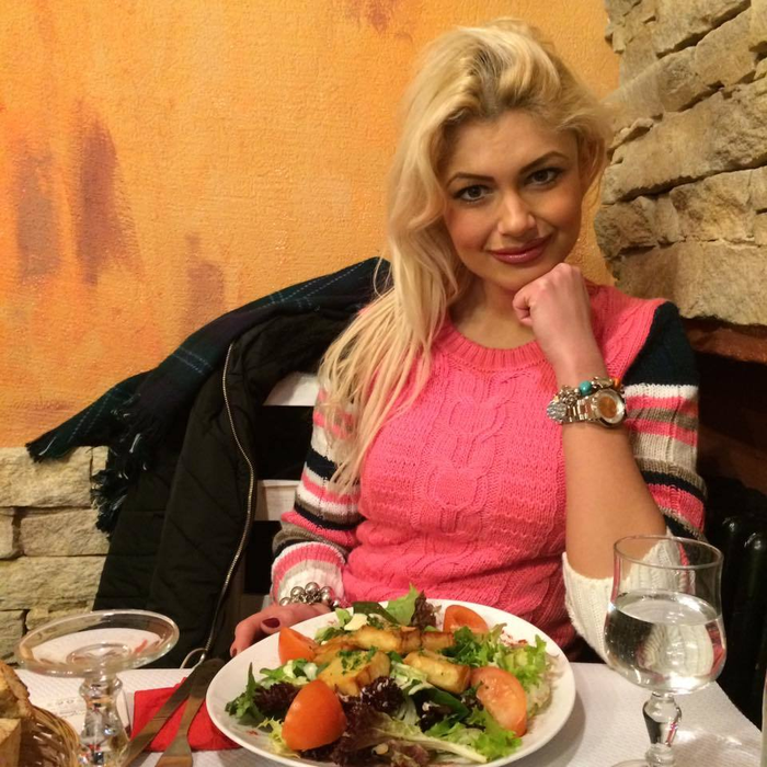 Ex-anorexica Flavia s-a transformat într-o adevărată mâncăcioasă