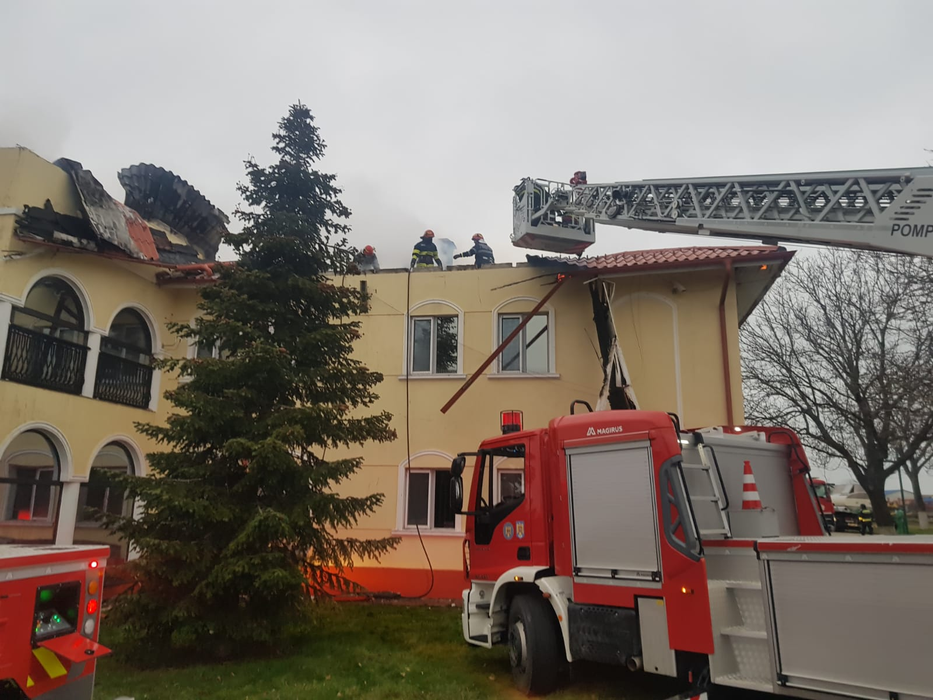 Incendiu la ferma din Rotunda a deputatului Dan Ciocan. FOTO&VIDEO
