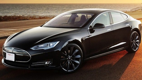 Câţi bani a plătit un american pe o maşină Tesla Model S! Vezi în ce monedă s-a făcut tranzacţia