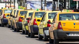 Razie a Poliţiei printre taximetriştii din Bucureşti. Permise reţinute şi amenzi de zeci de mii de lei