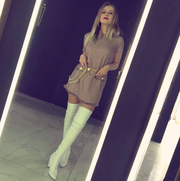 Elena Cârstea dă de pământ cu Easter Peony, câștigătoarea Eurovision România