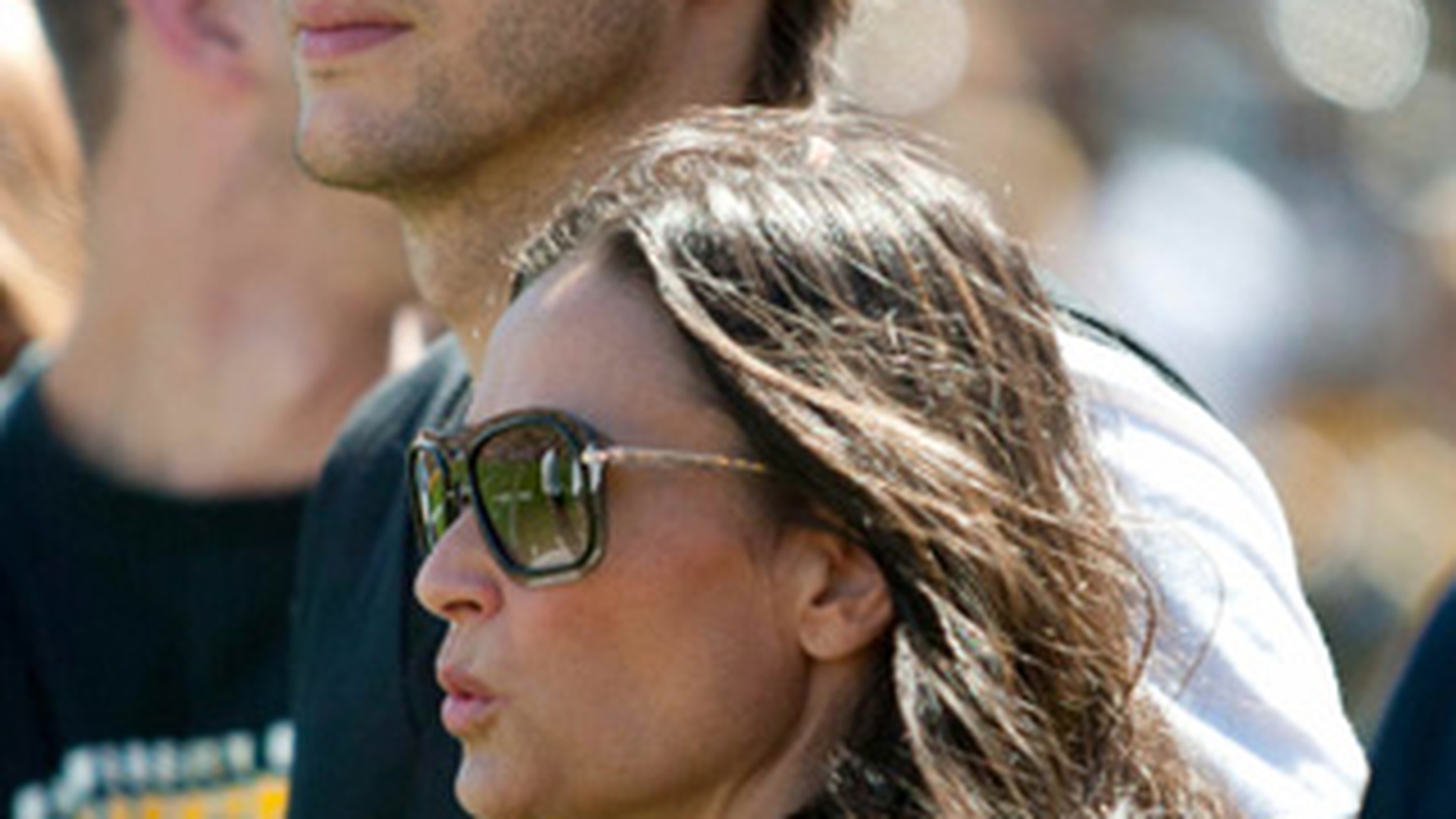 Ashton Kutcher a inselat-o pe Demi Moore?