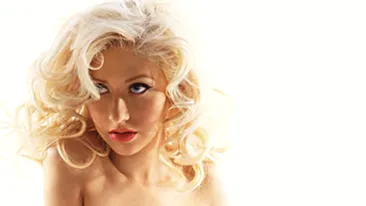 Fotografii de senzatie cu Christina Aguilera! Insarcinata in luna a opta, vedeta a renuntat complet la haine si...