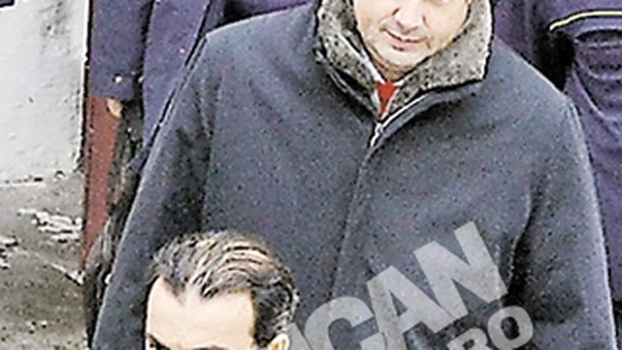 Calin Stoia si Sorin Apostu impart acelasi salon la spitalul-puscarie din Dej, dar si acelasi diagnostic. Sunt bolnavi de spondiloza lombara!