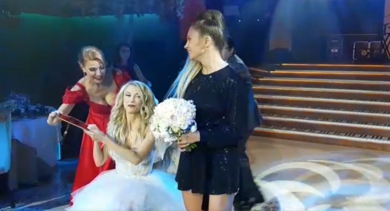 Cine este vedeta care a prins buchetul aruncat de mireasa Andreea Bălan! Urmează încă o nuntă în showbiz!