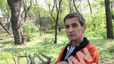 Nu totul e roz in viata ei! Emil Gabor, tatal Monicai, e grav bolnav! Vorbim la telefon in fiecare zi, eu il ajut cum pot