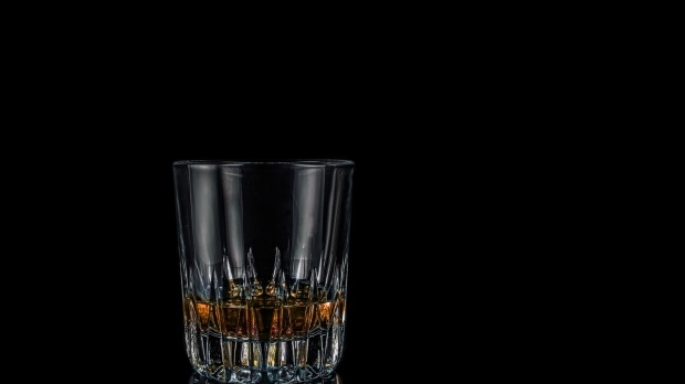Cu cât s-a vândut cel mai scump whiskey din lume. Este o sumă uriașă