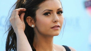 Nina Dobrev a vrut sa arate precum Victoria Beckham! Crezi ca o prinde acest look?