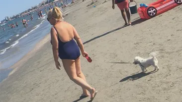 Celebra ”Albinuţa” a făcut senzaţie la plajă cu ”Bubico”