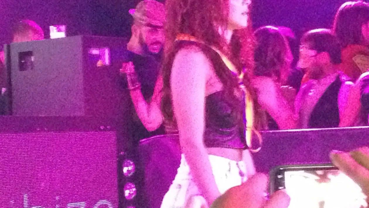 Inna are un fan de top in America! Bryan e un bogatas care tuneaza Lamborghini si a purtat tricolorul de dragul artistei noastre!