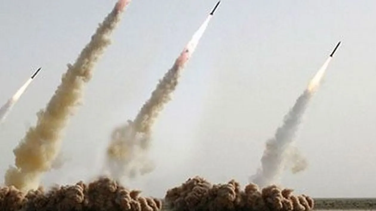 Doi morţi după ce un aeroport din Pakistan a fost ţinta unui atac cu rachete