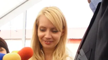 Daciana Sarbu si-a facut provizii de magiun la Topoloveni