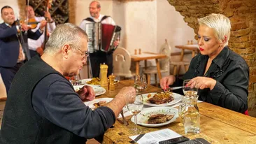 Nu este un banc! Câți lei costă o ciorbă de burtă și o porție de sarmale la restaurantul de fiță al lui Mircea Dinescu din Centrul Vechi, Lacrimi și Sfinți