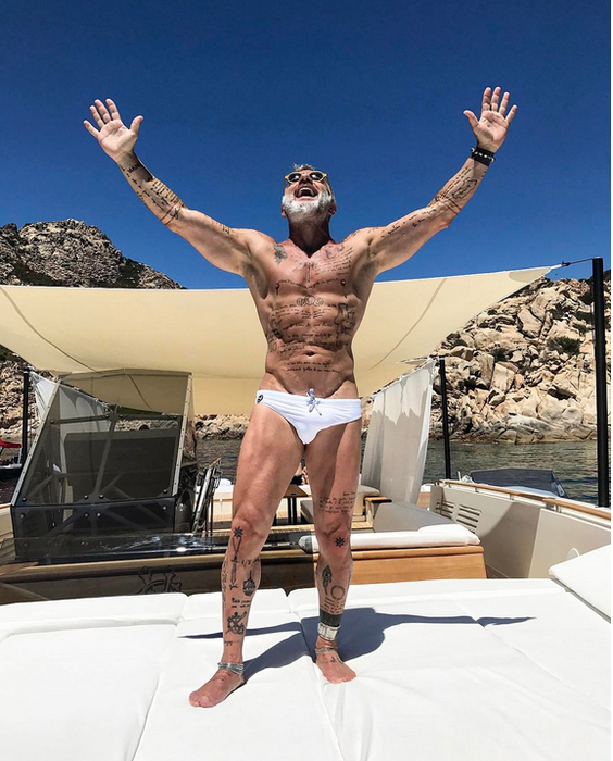 Gianluca Vacchi le-a aprins imaginaţia fanelor cu această fotografie