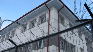 Un deținut din Penitenciarul Vaslui, care s-a spânzurat, a fost salvat la limită de cadrele medicale