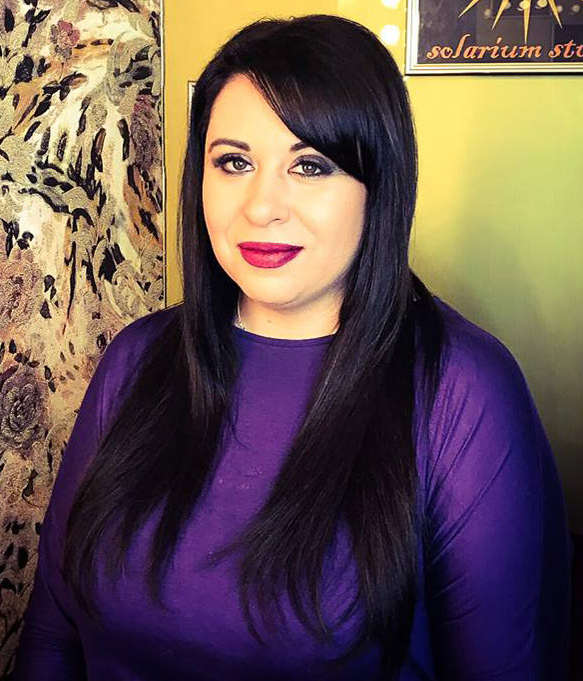 OANA ROMAN a încercat întâi cu o perucă, iar acum s-a vopsit pe bune! Cum arată brunetă şi cu extensii