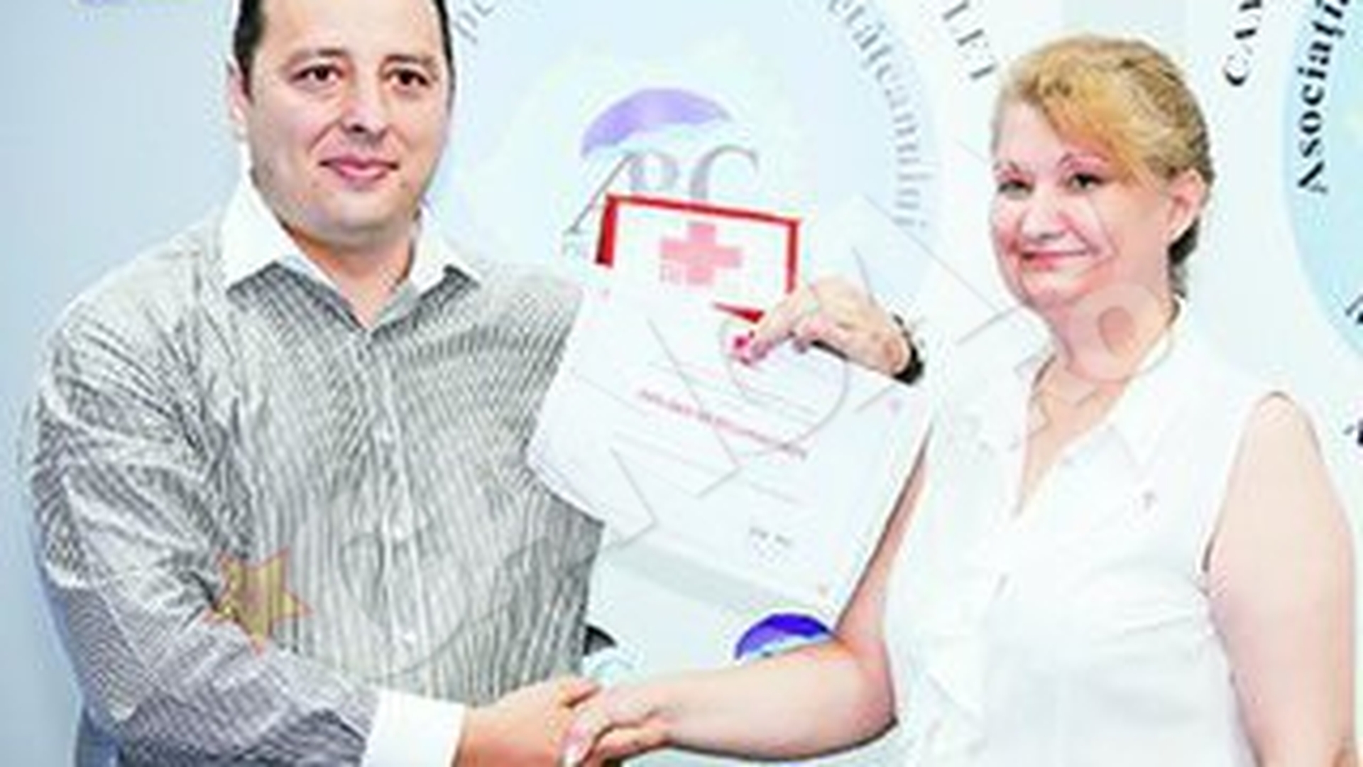 Stefan Florescu, distins de Crucea Rosie Romana