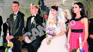 Fotbalistul Claudiu Keseru s-a casatorit cu aleasa inimii, Laura Pop. Si-a pus pirostriile dupa 10 ani de relatie