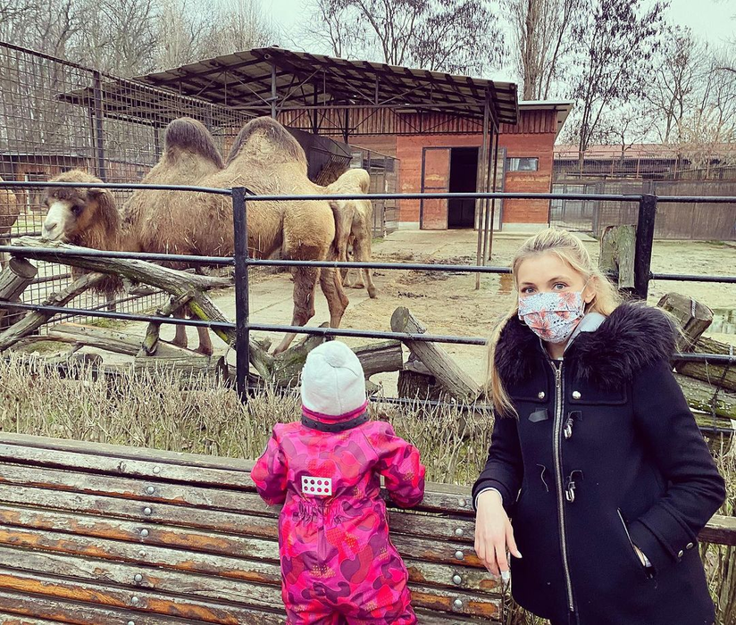 Andreea Ibacka, criticată în mediul online că își neglijează bebelușul. Cum a reacţionat Cabral: „Mi-e rușine să-ți spun…”