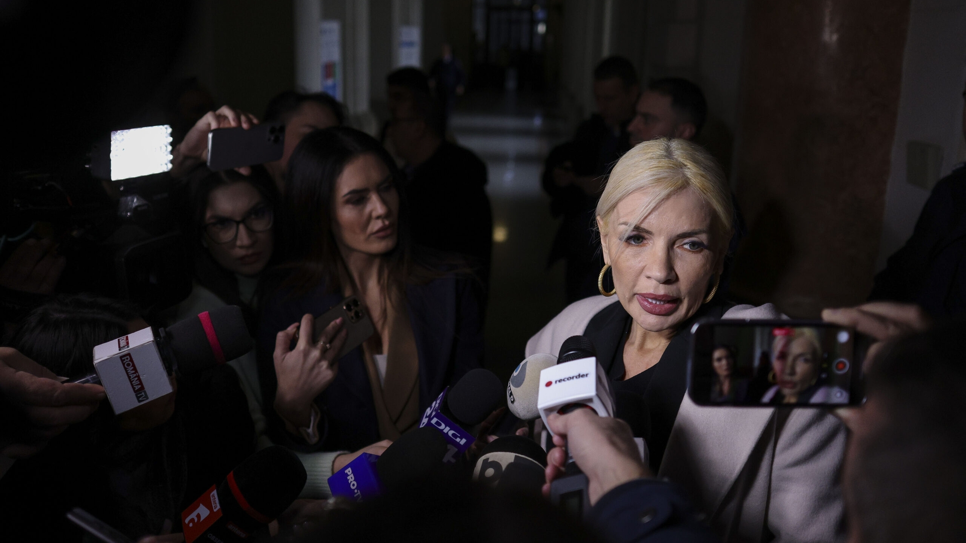 Laura Vicol, scoasă din arest și transportată de urgență la spital! Ce dureri acuza ”avocata interlopilor”