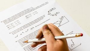 Ce a apărut pe site-ul edu.ro chiar când elevii de clasa a 8-a așteptau rezultatele la Evaluarea Națională. Momente de stupoare la Capacitate. FOTO