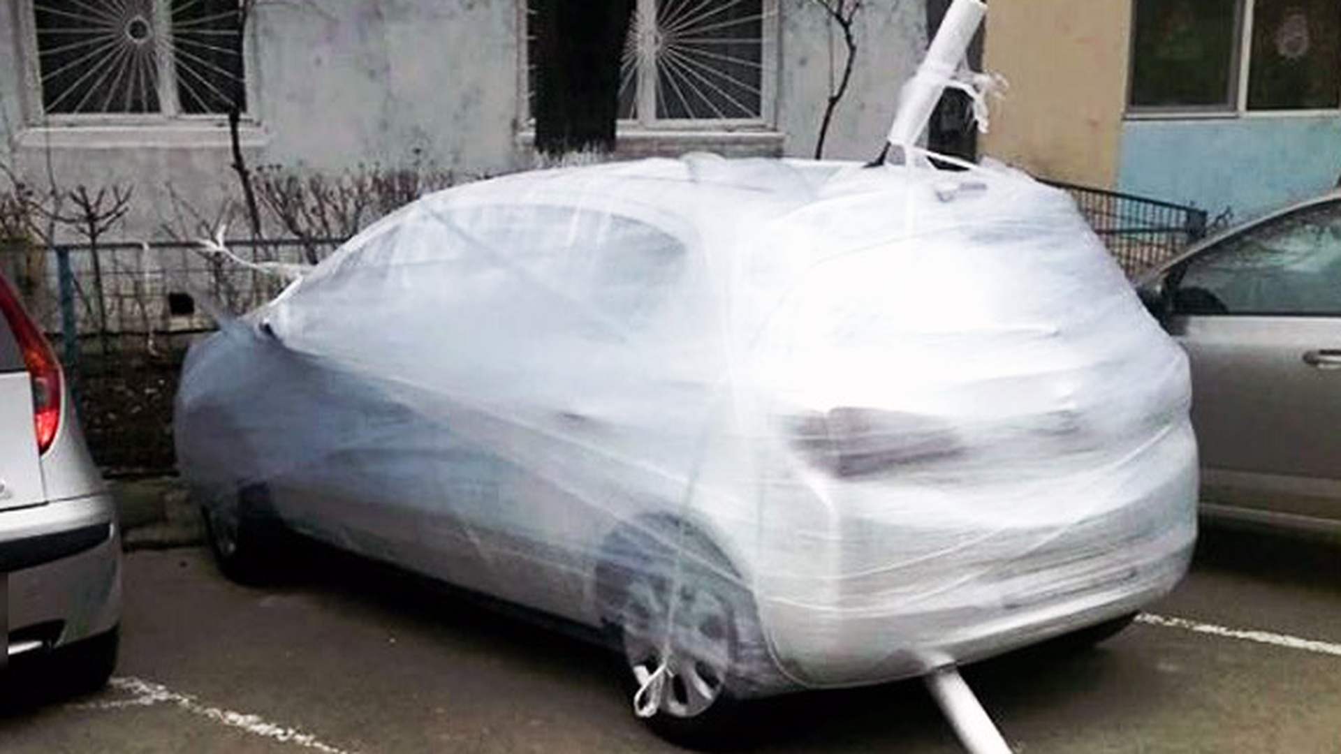 Surpriza teribilă a unui şofer care a ocupat un loc de parcare plătit. Cum s-a trezit de dimineaţă cu maşina!