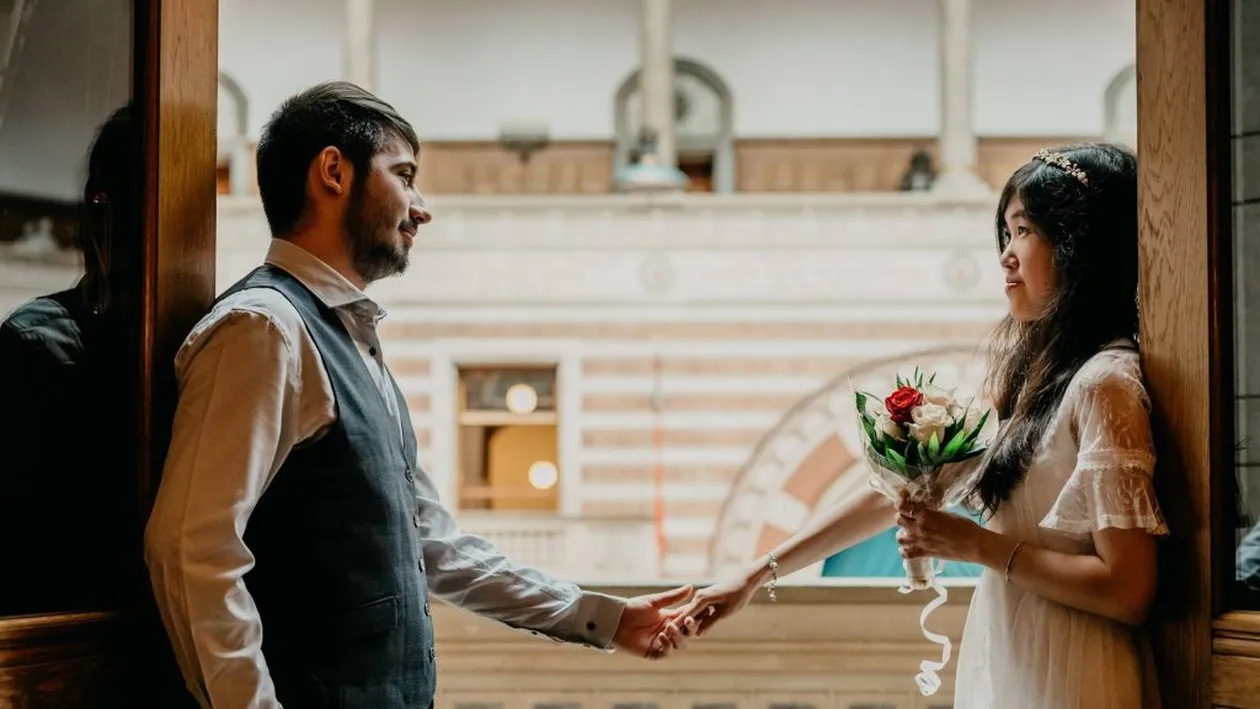 Final fericit în telenovela cu fata din Singapore și olteanul din Vulturești. După cinci de ani de luptă...