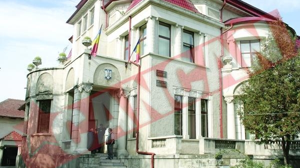 Isi santajau colega care isi pierduse virginitatea