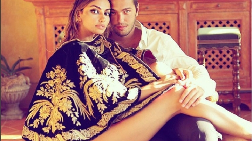 Mădălina Ghenea, cu bustul generos la vedere! Fotografiile au fost făcute la Milano și au “încins” internetul
