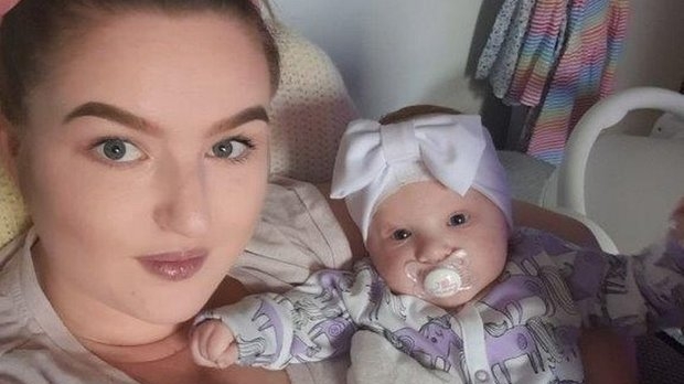 Fetita de doar 9 saptamani a lesinat dupa ce semnele din nastere i-au explodat! Mamica ei trece acum printr-un adevarat cosmar. Ce s-a intamplat
