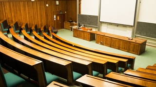 O profesoara de matematica din Mehedinti face furori pe Internet intr-un film porno