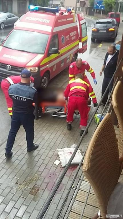 Un bărbat de 32 de ani a fost înjunghiat mortal, în miezul zilei, la Sebeș