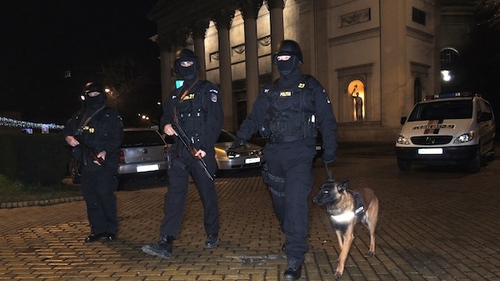 Jandarmii din Capitală, într-o misiune atipică! Ce au descoperit în scara unui bloc