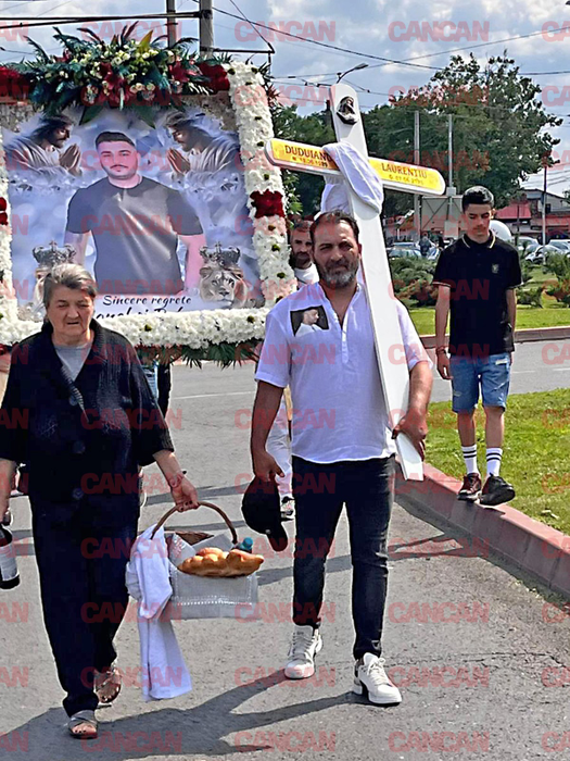 Detaliul de pe crucea lui Ciprian Pian! Sursa foto: CANCAN