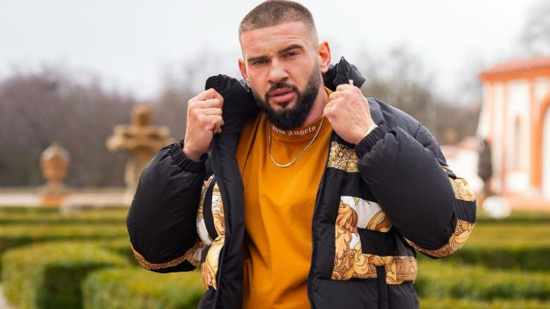 Dorian Popa a mărturisit că regretă lipsa tatălui în viața sa / Sursa foto: Social media