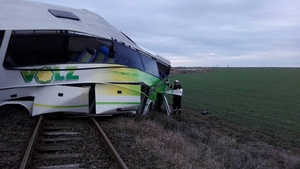 Accident soldat cu patru morţi! Un tren a intrat într-un autobuz!