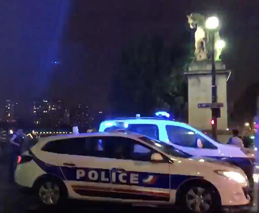 Explozie în Paris! Turnul Eiffel a fost evacuat