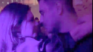 Cristina Ich și Alex Pițurcă, sărutări pătimașe în club! Au fost filmați când și-au dat frâu fanteziilor
