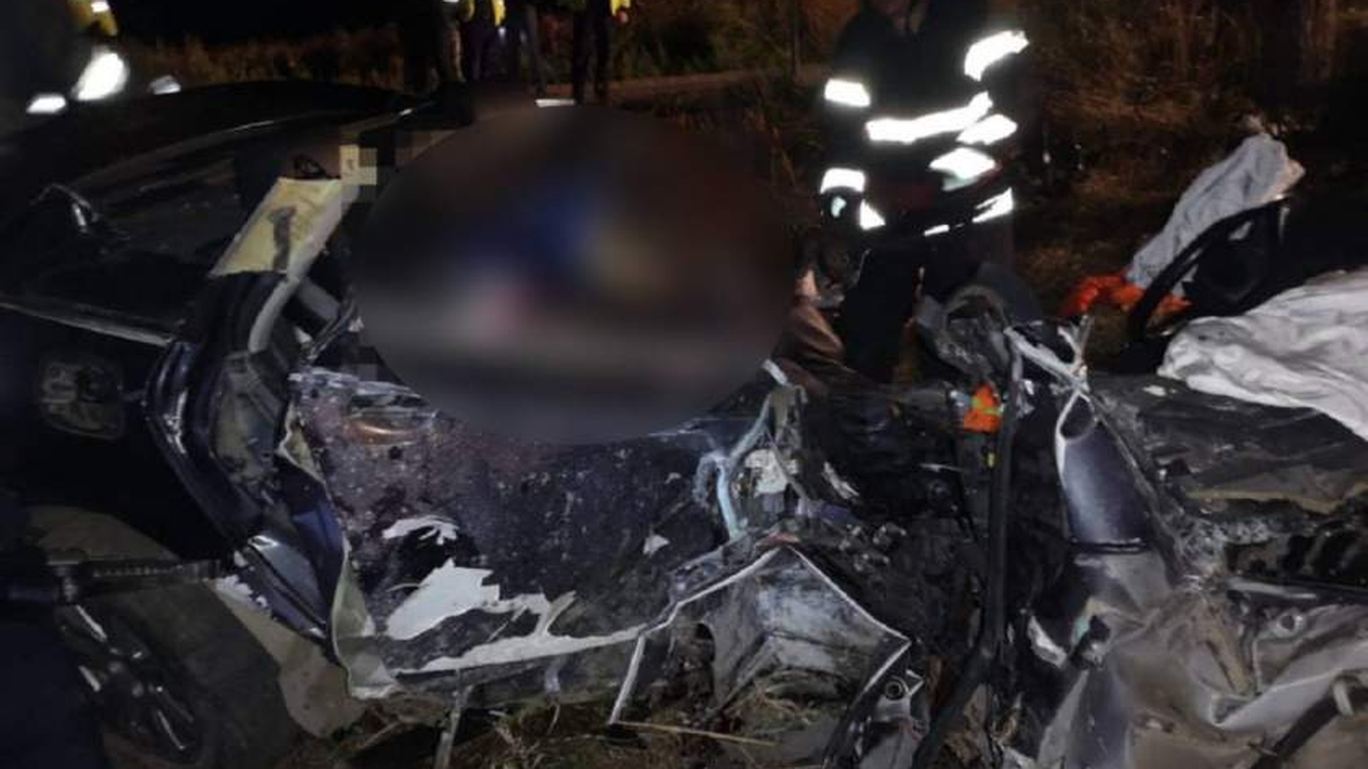 Grav accident de circulație în Neamț. Doi morți, după ce o mașină s-a lovit de un cap de pod