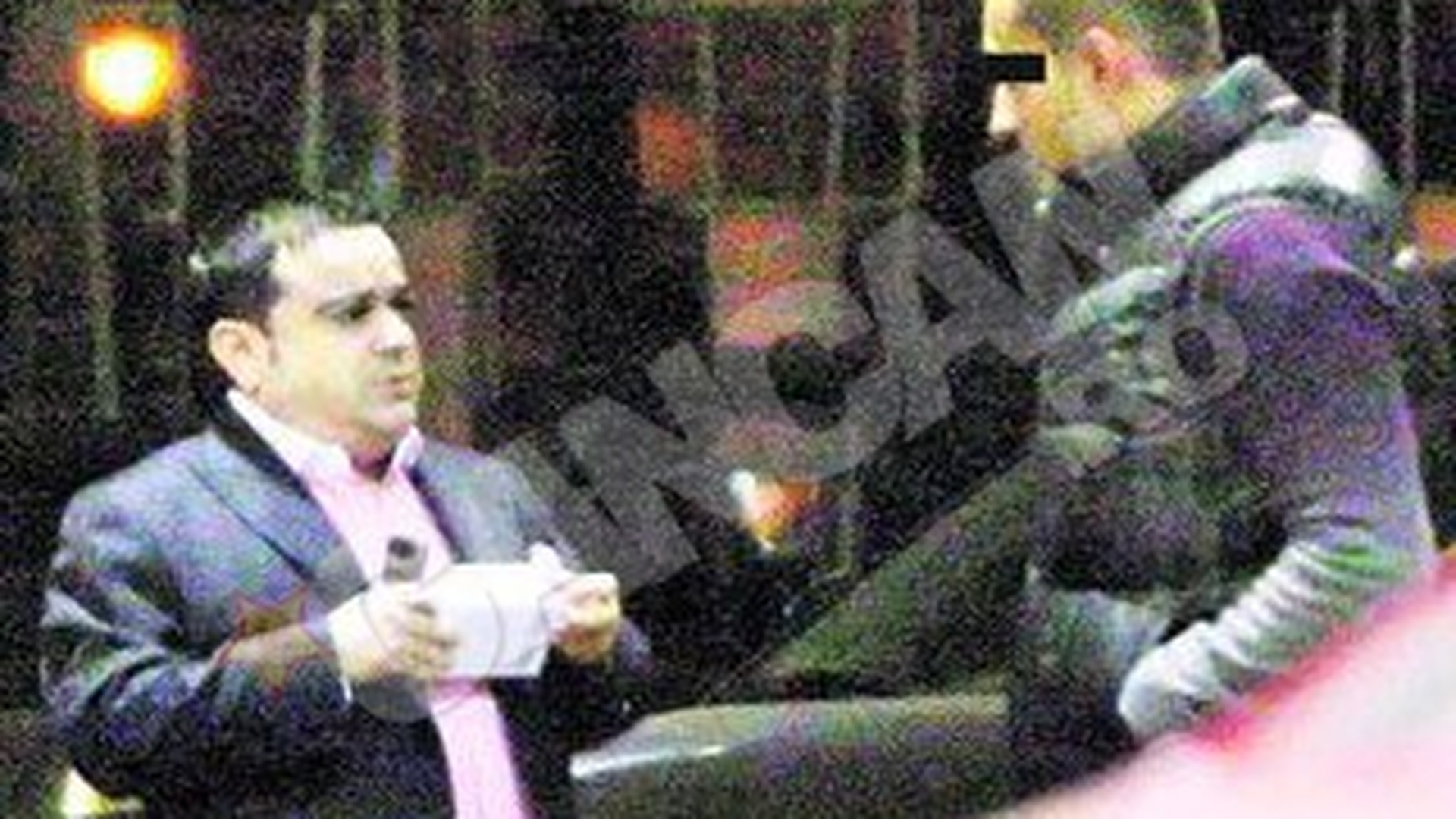 Omagiu pentru Steve Jobs din partea unui manelist. Adi Minune si-a luat o "minune" de telefon