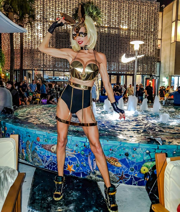 Aneta de la Miami, regina vieții de noapte 
din ”Orașul Magic”
