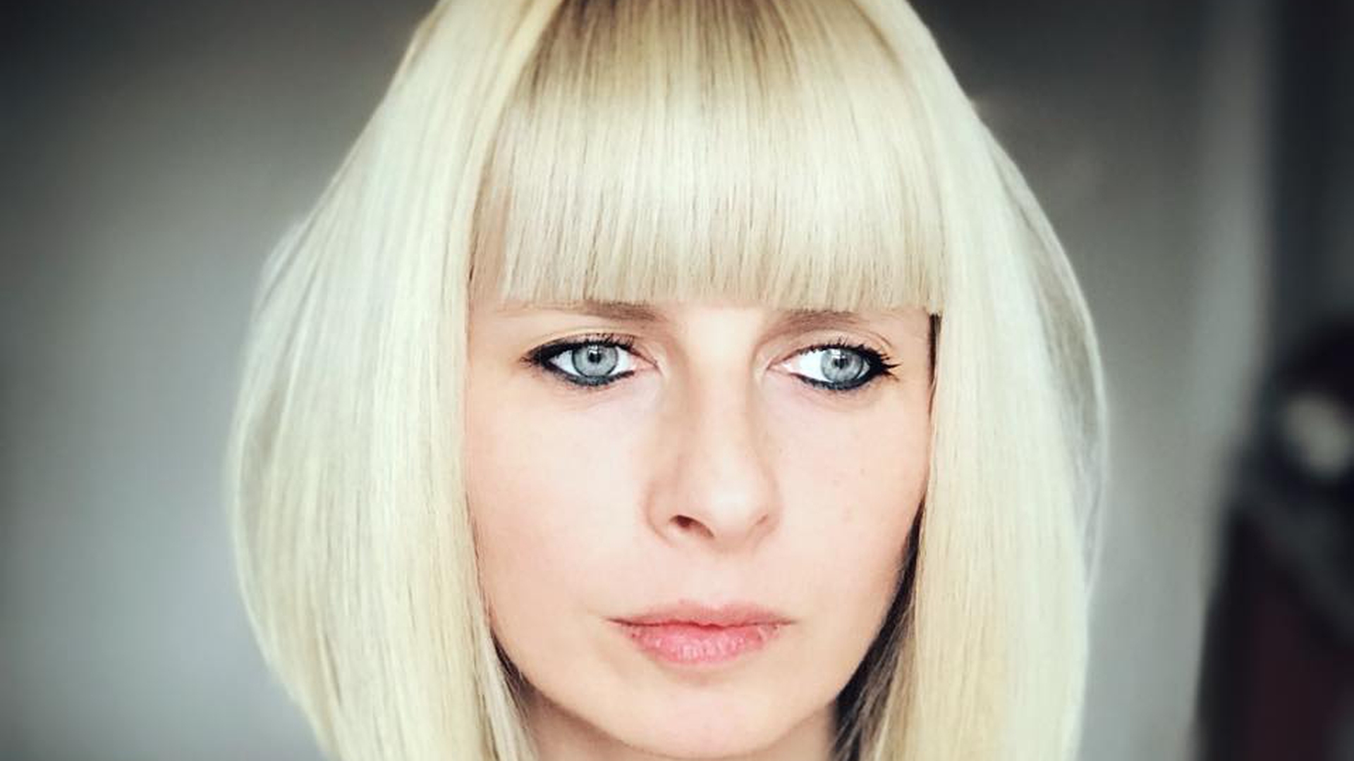 Jurnalista Ioana Moldovan, cu arsuri pe față și pe mâini, după protestele din Piața Victoriei!
